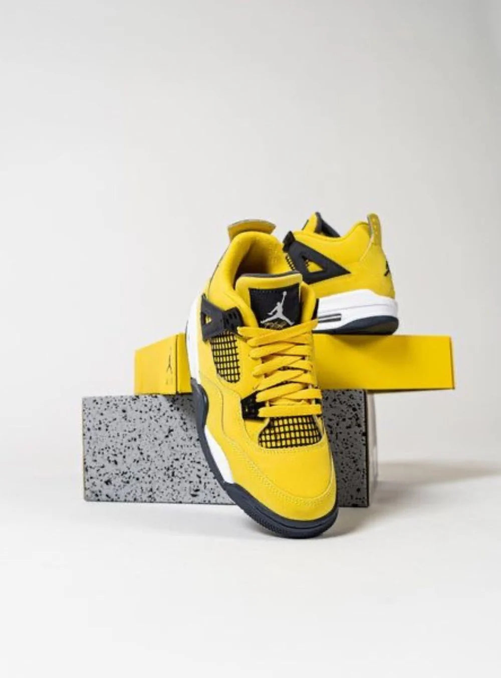 Air Jordan 4 Retro “Lightning” (2021)