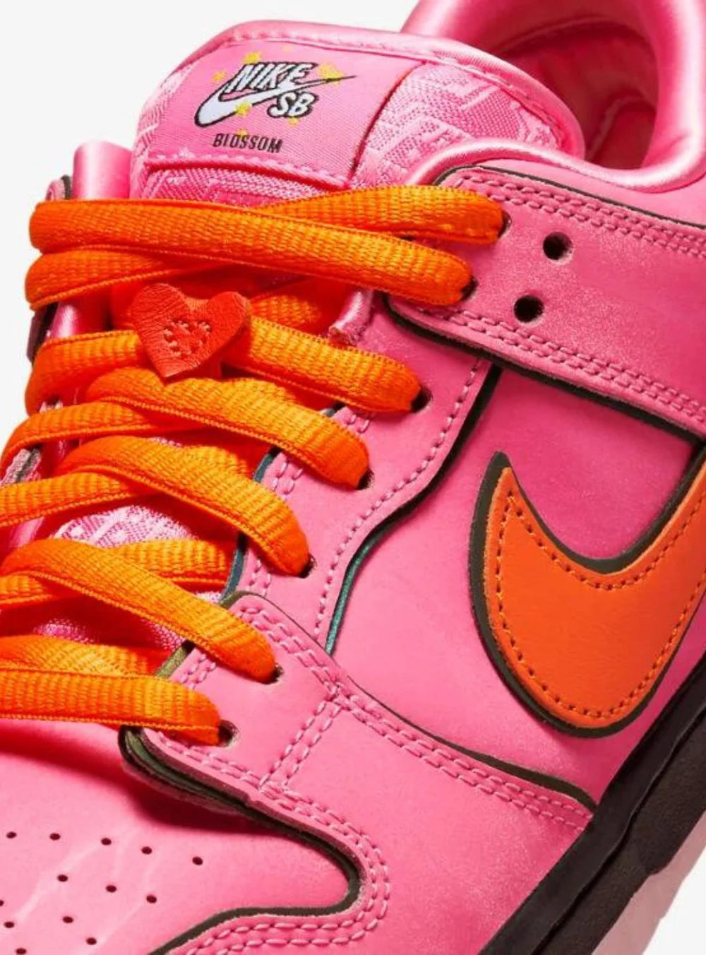 Nike SB Dunk Low x The Powerpuff Girls “Blossom”