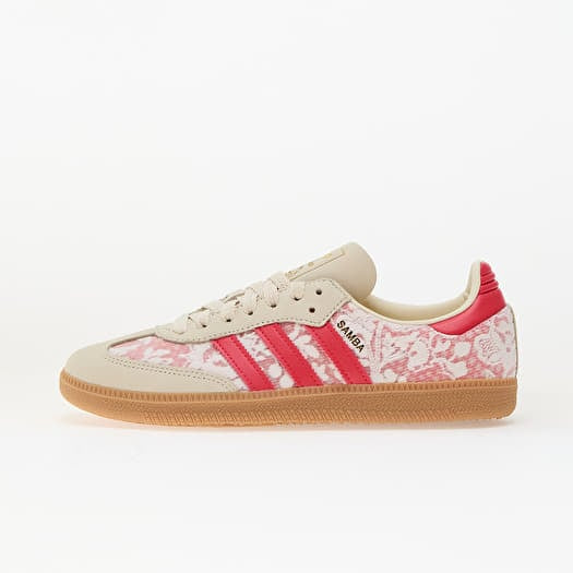 Sneaker Adidas Samba x Liberty London Better Scarlet con tomaia rossa in pelle e dettagli floreali, vista laterale scarpa destra su sfondo bianco