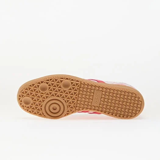 Sneaker Adidas Samba x Liberty London Better Scarlet con tomaia rossa in pelle e dettagli floreali, vista suola su sfondo bianco