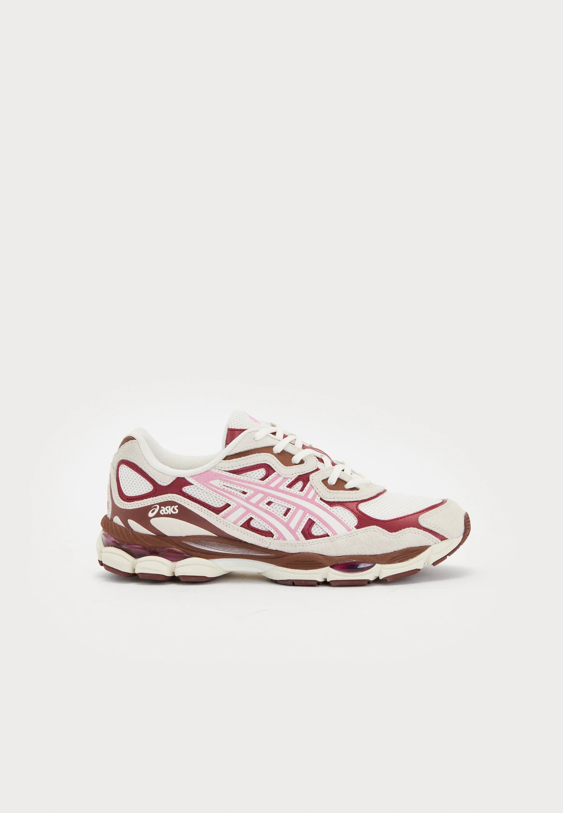 Sneaker Asics Gel-NYC Sweet Pink in mesh e suede rosa, vista laterale scarpa destra su sfondo bianco