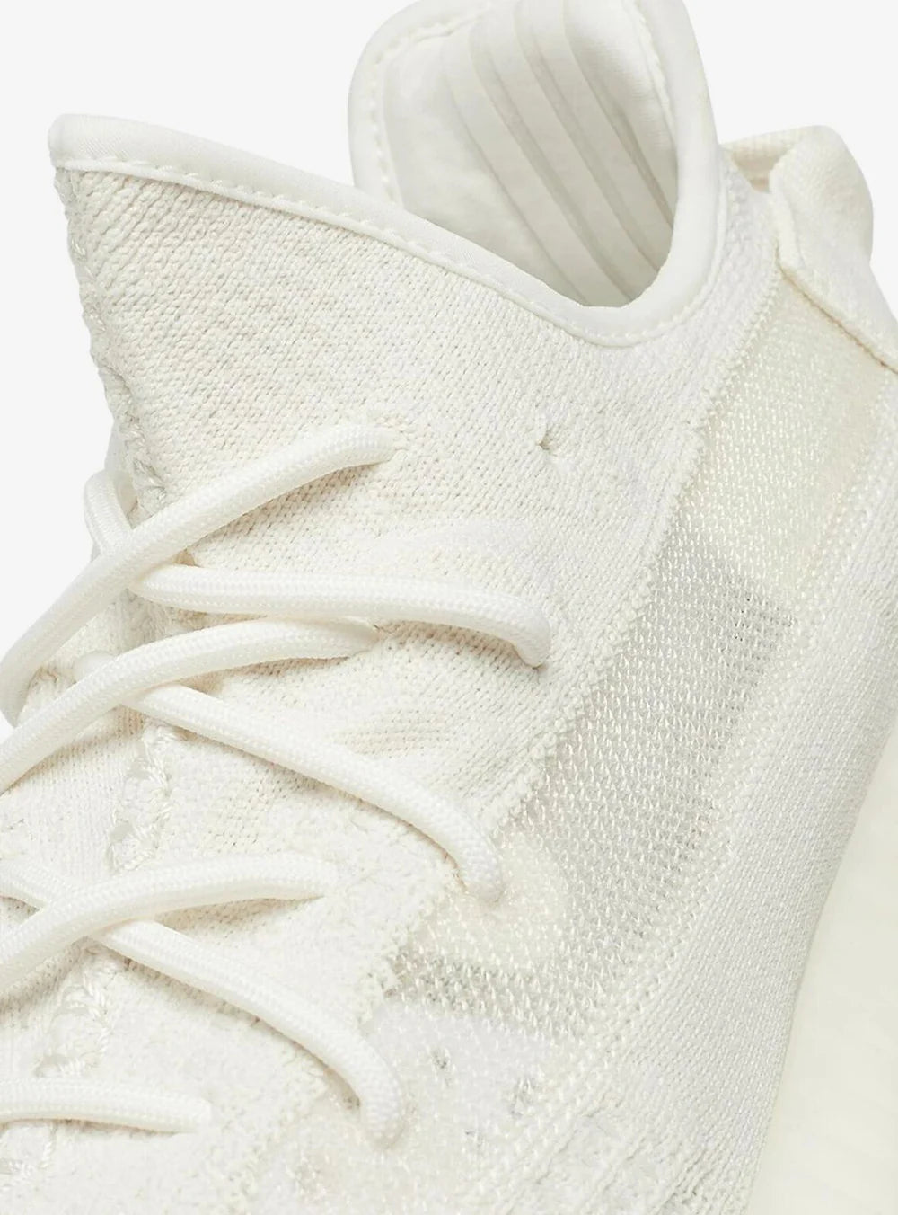 Dettaglio materiali Primeknit/mesh su Adidas Yeezy Boost 350 V2 Bone