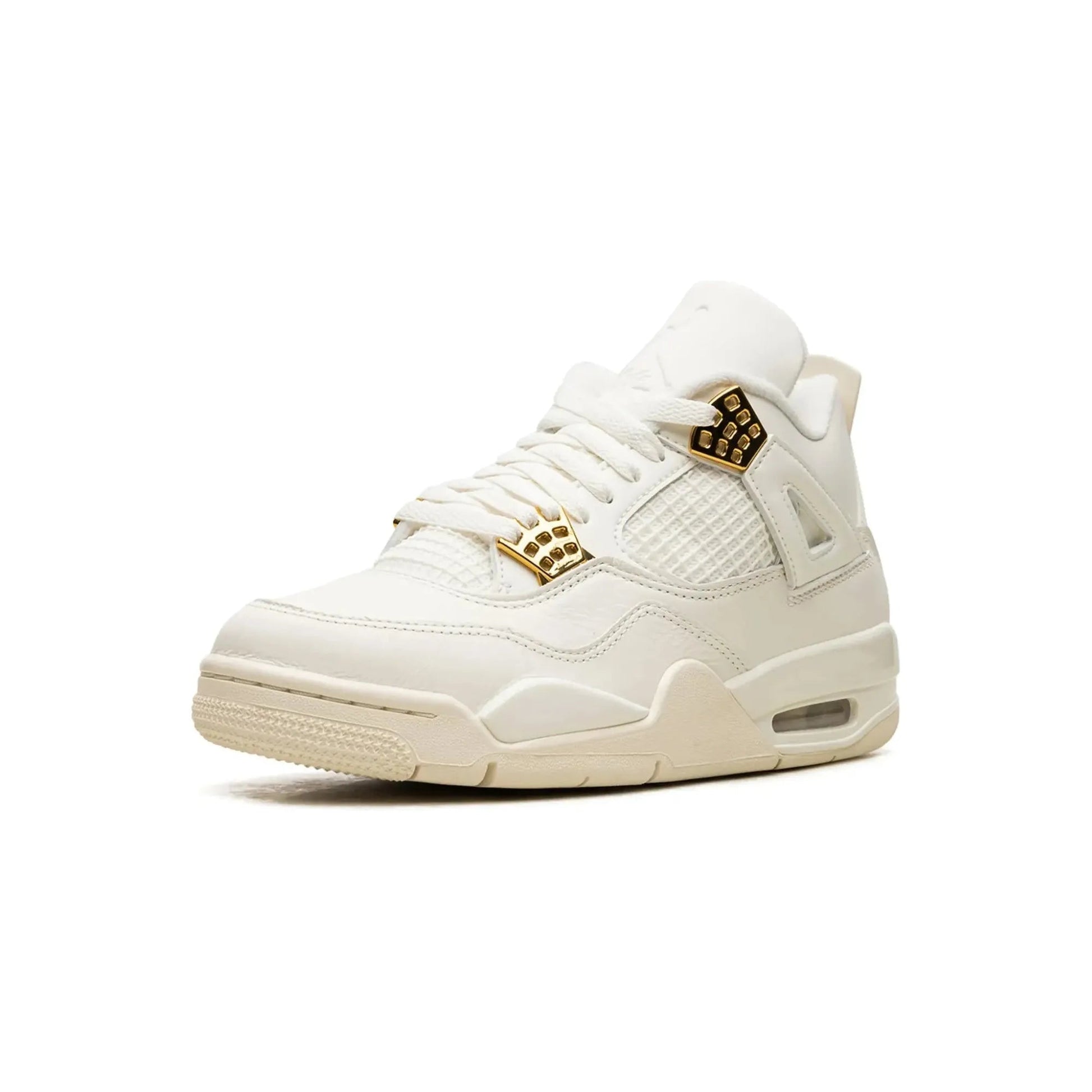 Air Jordan 4 WMNS Metallic Gold vista angolata