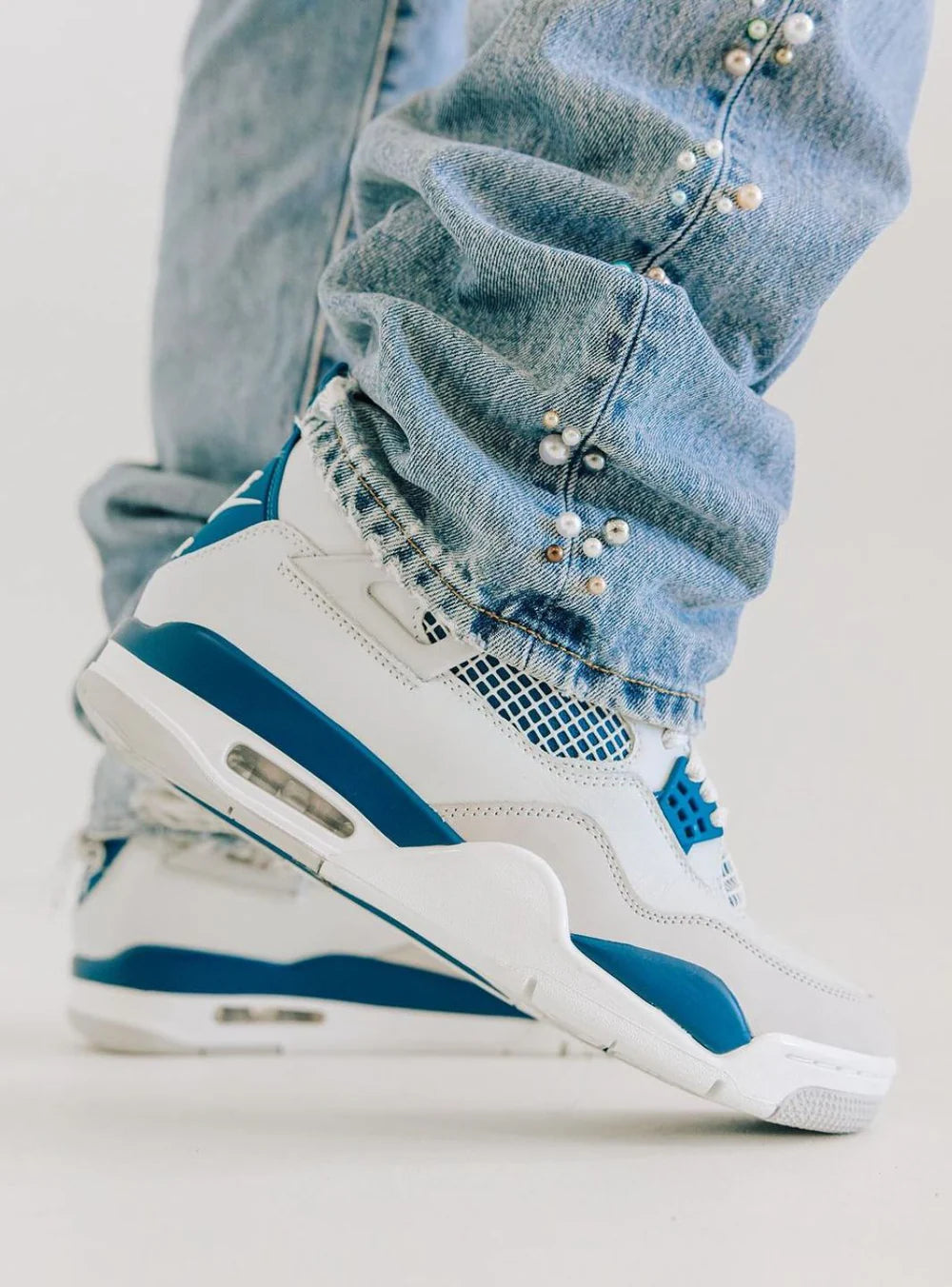 Air Jordan 4 Military Blue