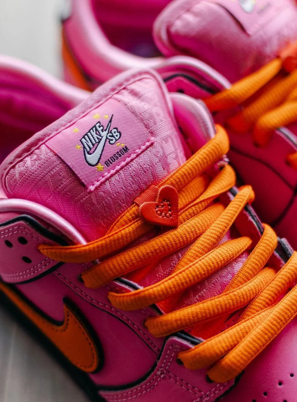 Nike SB Dunk Low x The Powerpuff Girls “Blossom”