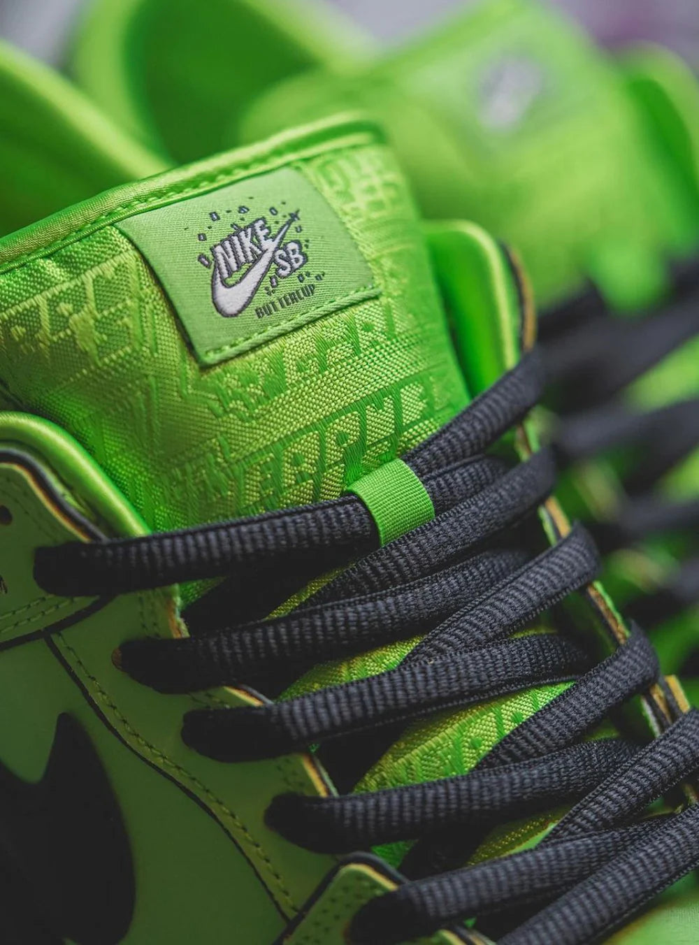 Nike SB Dunk Low x The Powerpuff Girls “Buttercup”