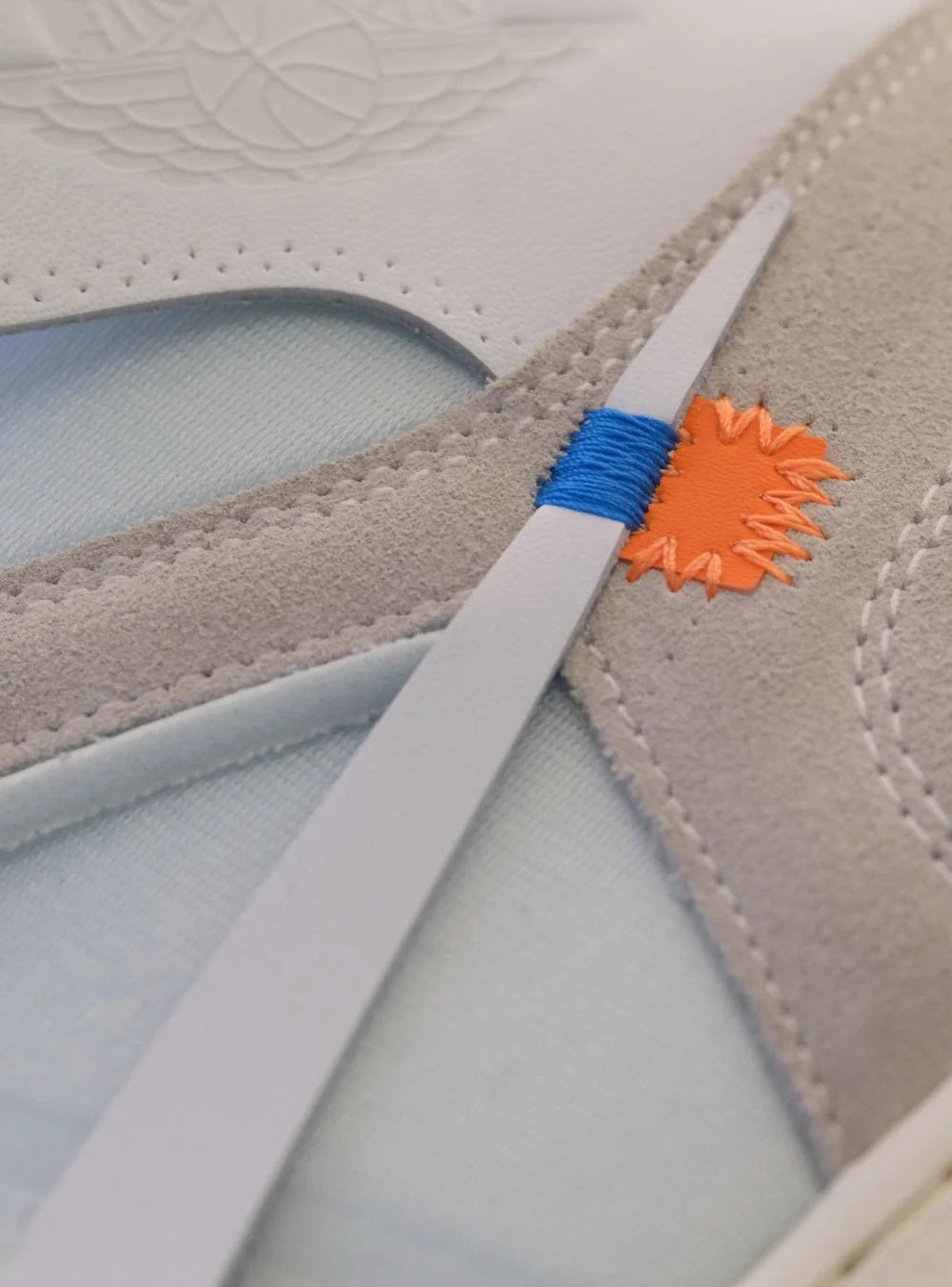 Air Jordan 1 High x Off-White Alaska dettaglio swoosh
