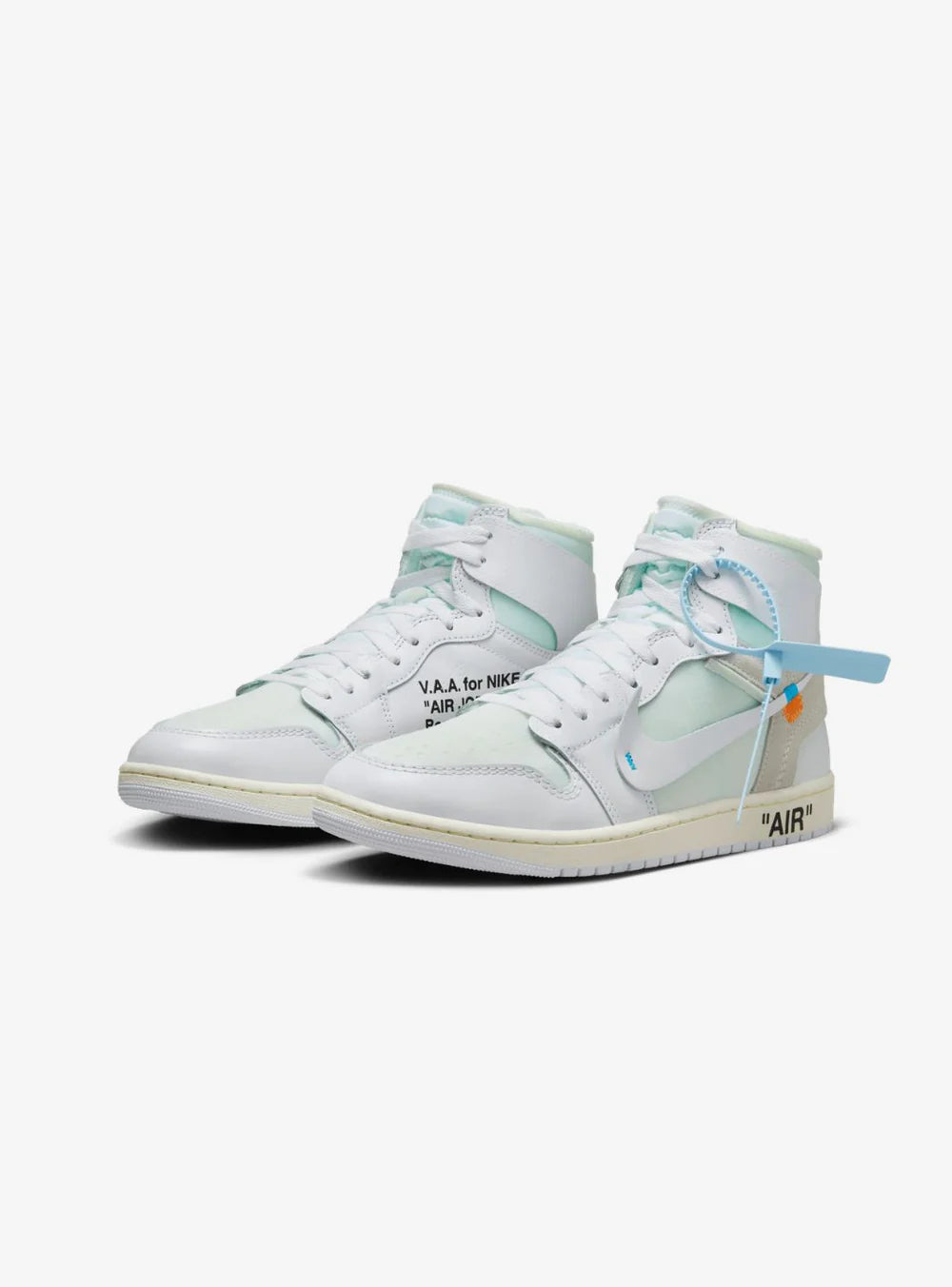 Air Jordan 1 High x Off-White Alaska vista angolata
