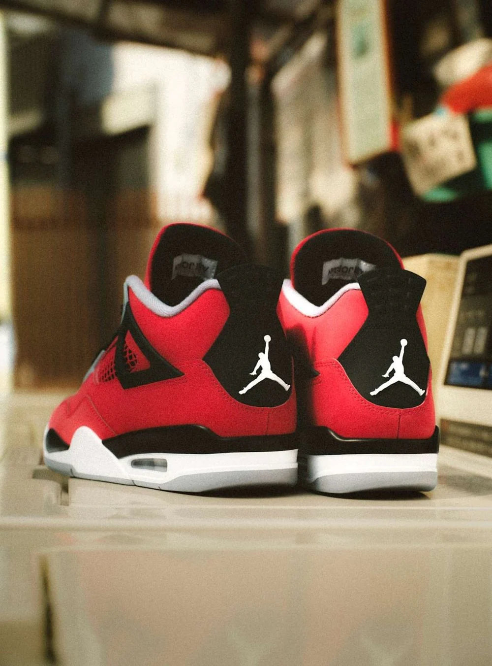 Air Jordan 4 Retro Toro Bravo out the box
