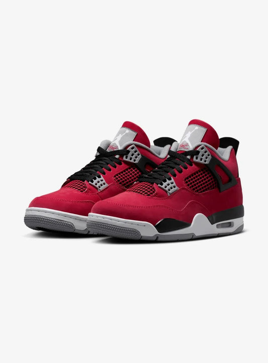 Air Jordan 4 Retro Toro Bravo vista angolata