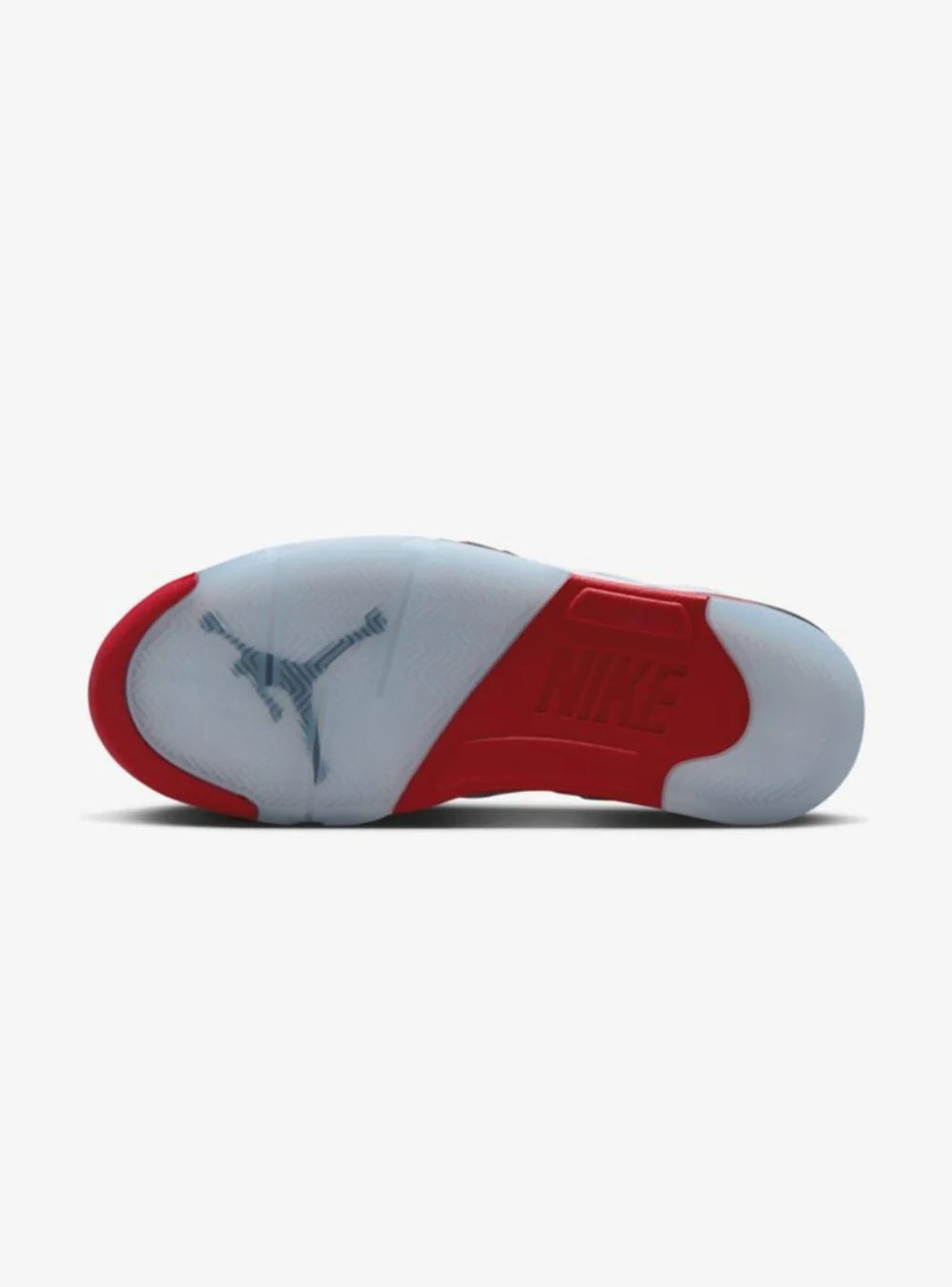 Dettaglio suola traslucida di Air Jordan 5 Fire Red Black Tongue 2025