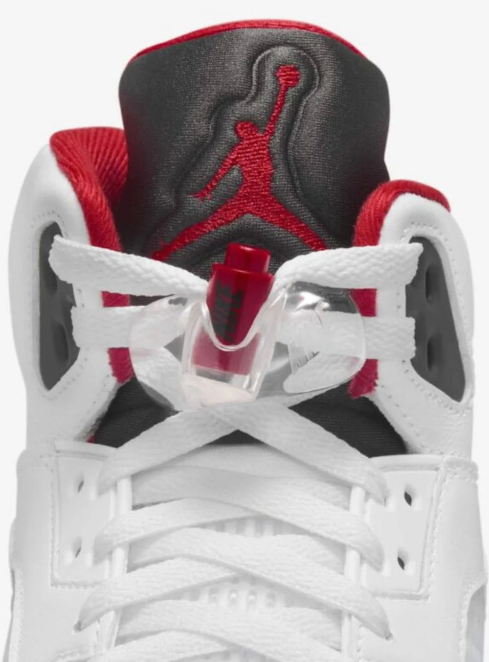 Dettaglio Jumpman su Air Jordan 5 Fire Red Black Tongue 2025