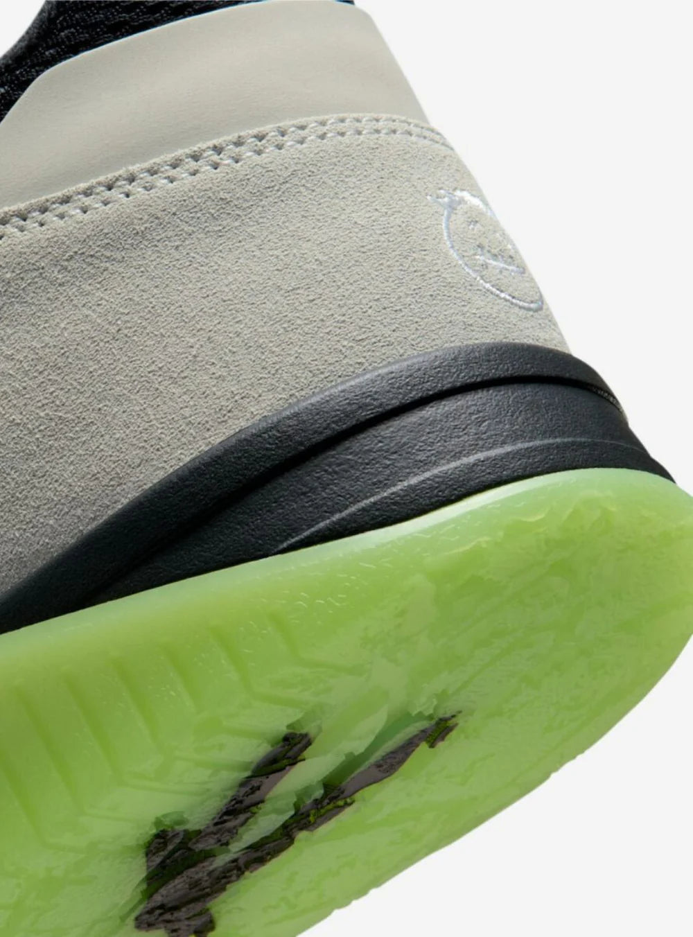 Air Jordan Jumpman Jack TR x Travis Scott Black Night Silver dettaglio Tallone