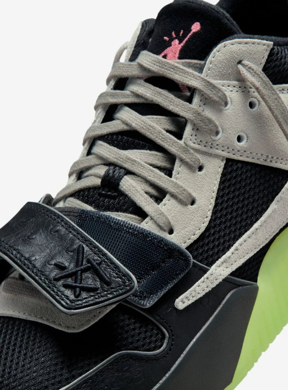 Air Jordan Jumpman Jack TR x Travis Scott Black Night Silver dettaglio logo e strappo