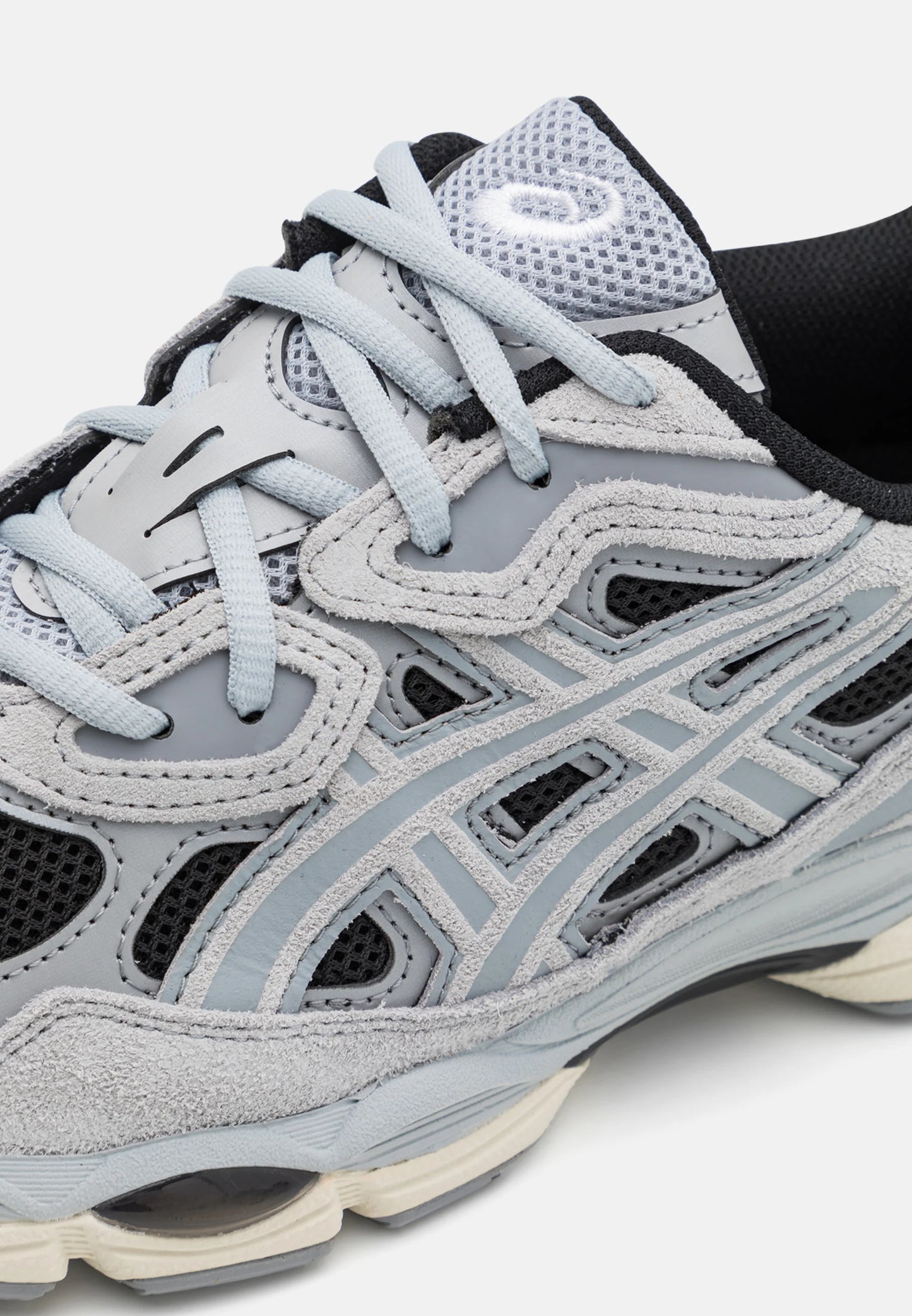Dettaglio materiali e texture su ASICS Gel-NYC Nero / Piedmont Grey
