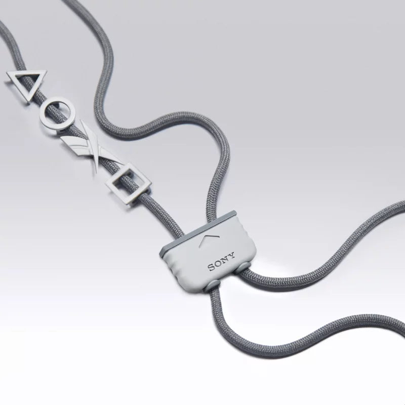 dettaglio lacci Reebok Workout Plus x PlayStation 30th Anniversary 