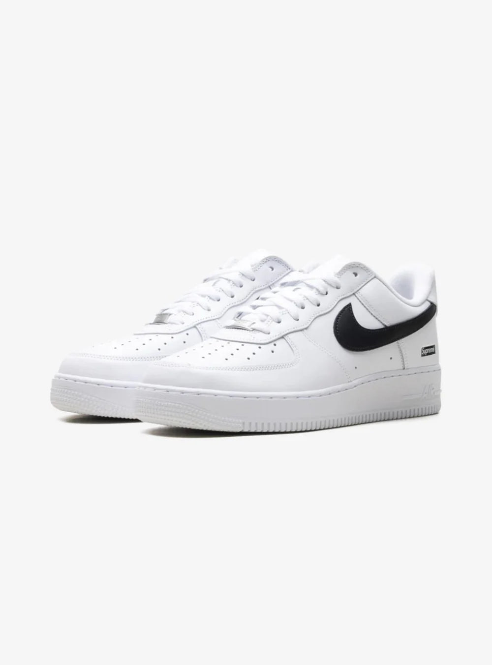 Nike Air Force 1 Low Supreme White Black vista angolata 
