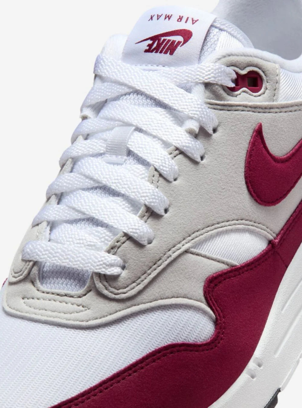 Nike Air Max ’87 x Stranger Things Steve Harrington Dettaglio Lacci e Logo