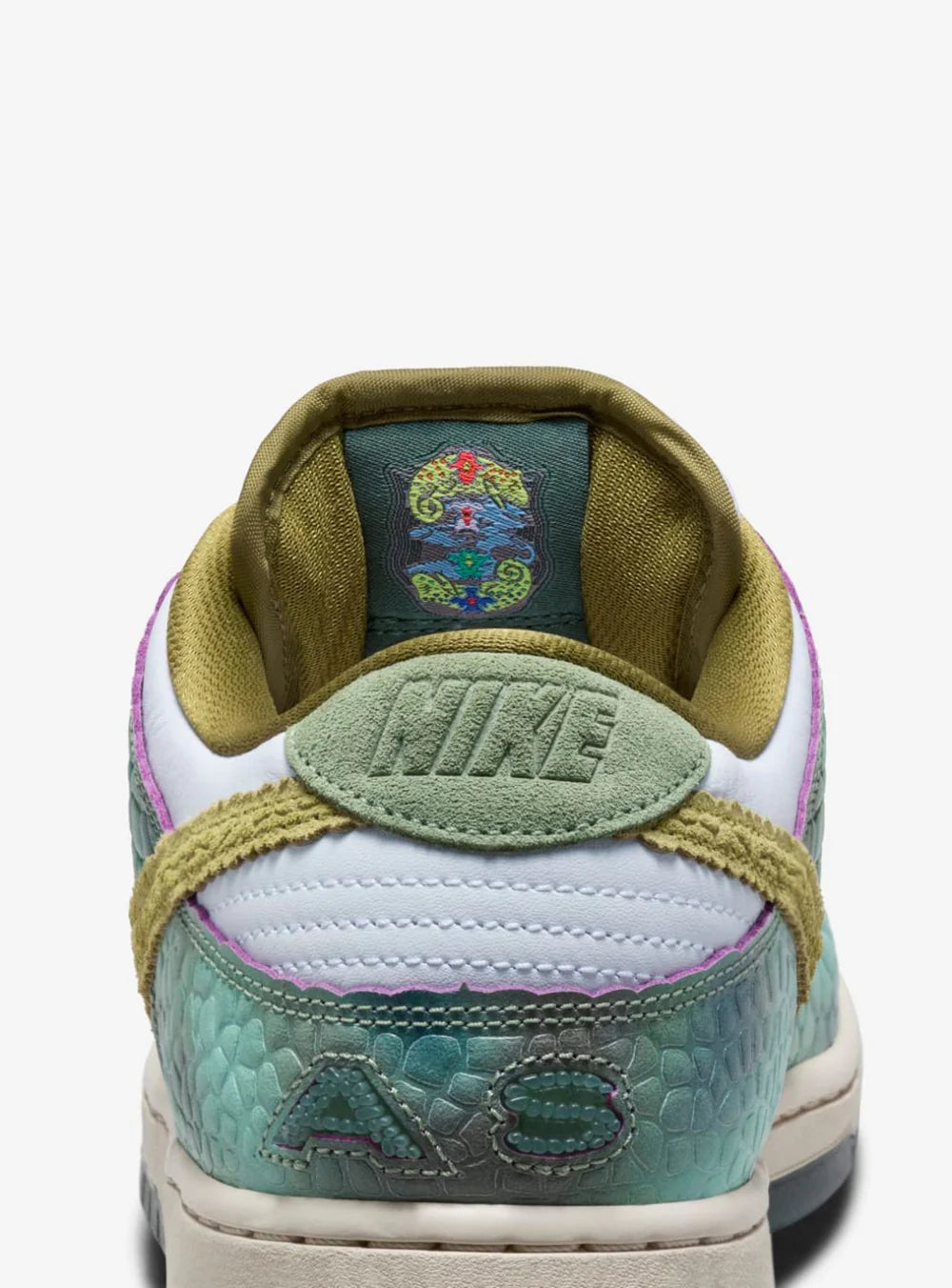 Nike Dunk Low SB x Alexis Sablone Chameleon HJ3386-300 dettaglio heels
