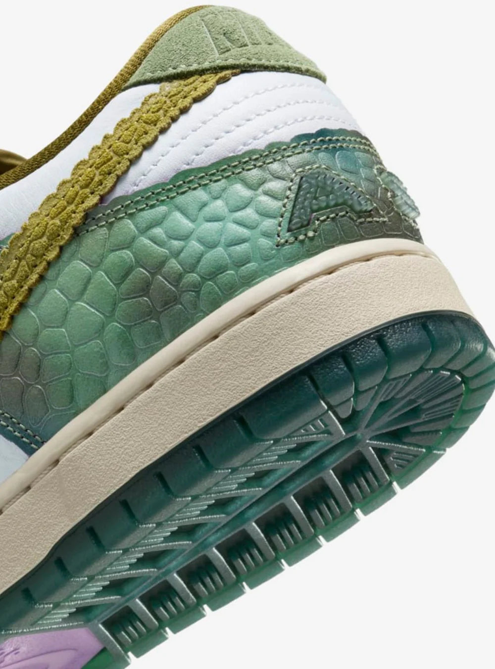 Nike Dunk Low SB x Alexis Sablone Chameleon HJ3386-300 dettaglio materiali
