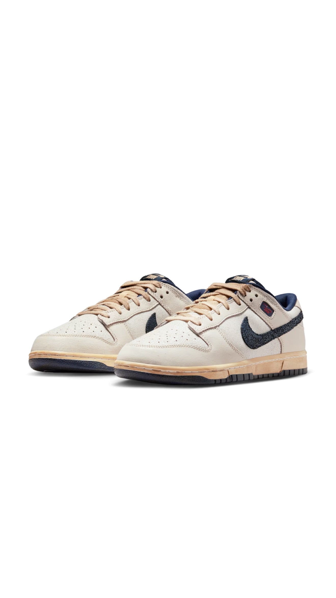 Vista angolata destra Nike / “Stranger Things” su Dunk Low Phantom/Midnight Navy