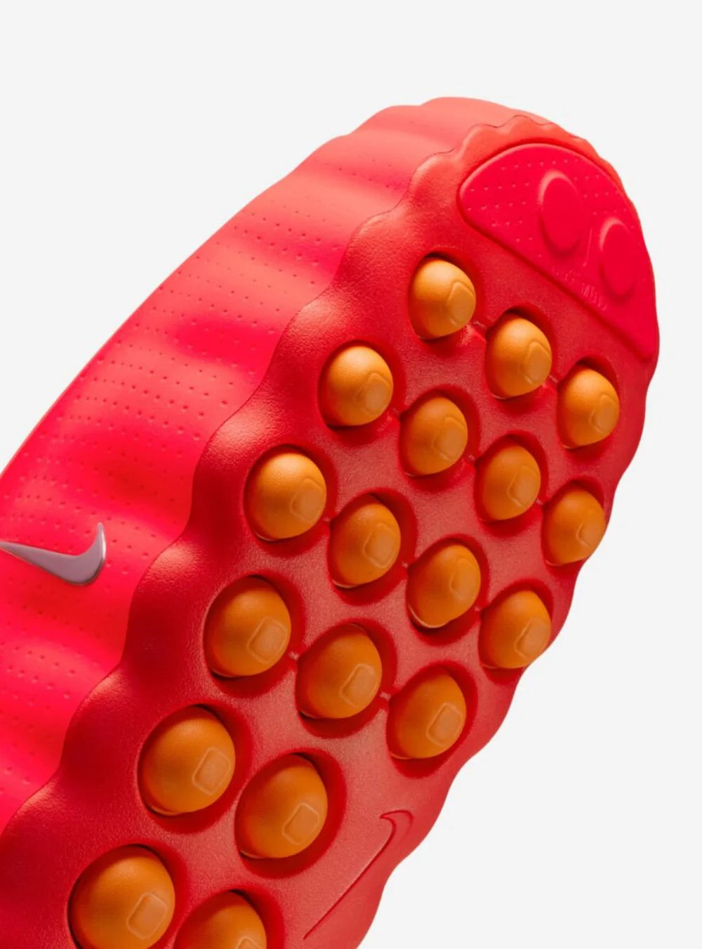 Dettaglio suola Nike sulla Mind 001 Slide Solar Red
