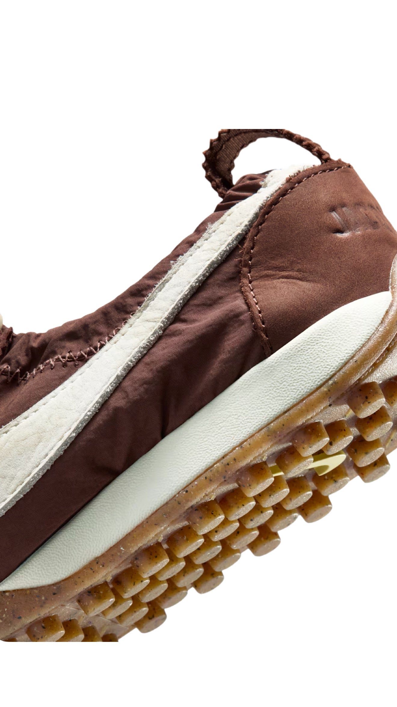 Dettaglio materiali premium della Nike Moon Shoes Jacquemus Fauna Brown Cashmere
