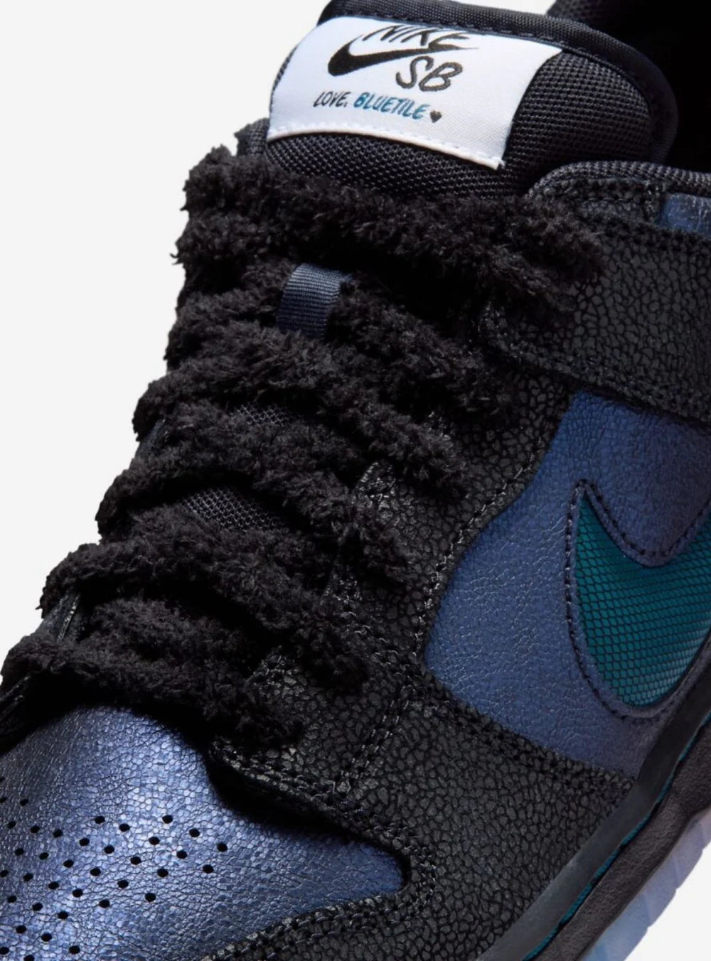 Dettaglio lacci Nike SB Dunk Low Pro Bluetile Skateboards