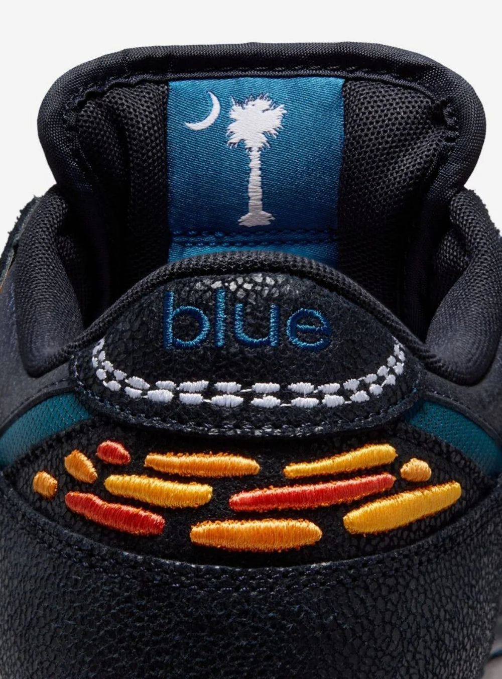 Dettaglio linguetta posteriore Nike SB Dunk Bluetile Skateboards