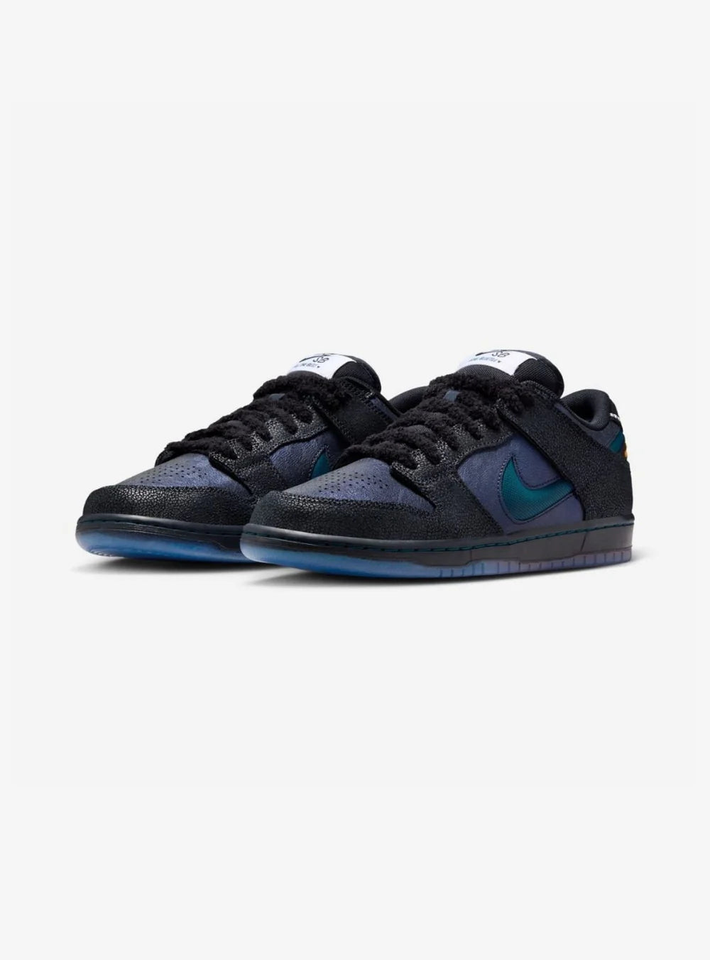 Nike SB Dunk Low Pro Bluetile Skateboards vista angolata