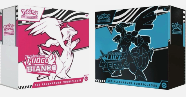 Confezione Pokémon GCC Set Allenatore Fuoriclasse Nero e Bianco Fuoco Bianco e Luce Nera – lingua Italiana - angolazione obliqua