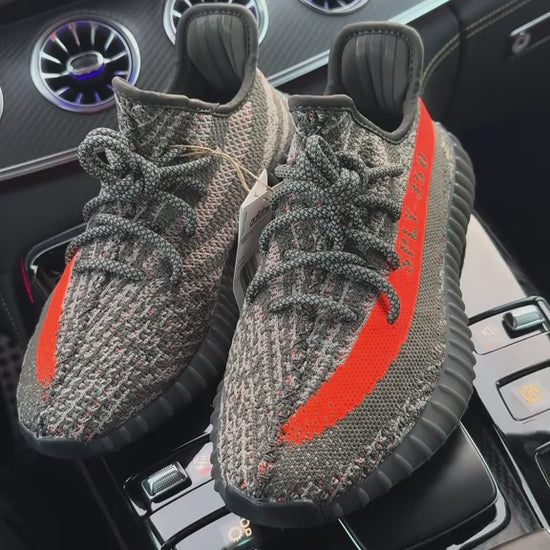 Adidas Yeezy Boost 350 V2 Carbon Beluga vista frontale paio
