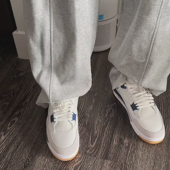 Air Jordan 4 SB Blu Navy On Feet